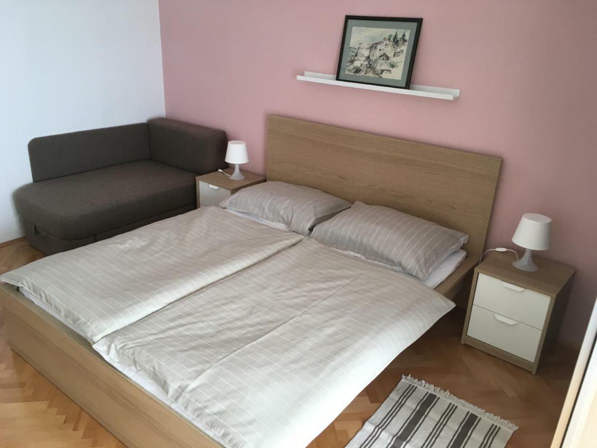 File Five Apartment *